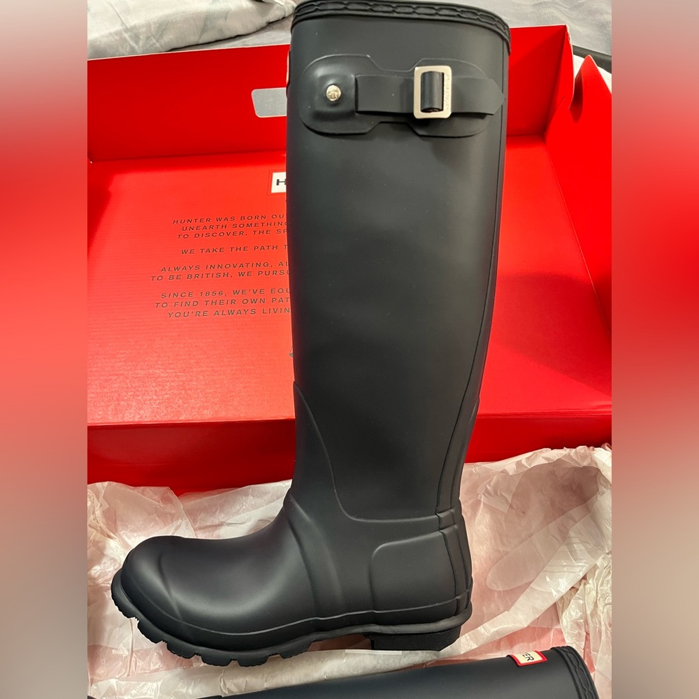 NEW never used, original authentic Hunter Boots, size 6, NAVY
